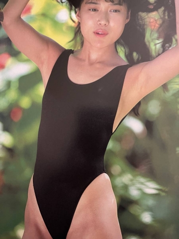 Yuka Onishi High Leg Swimsuit Gravure b001