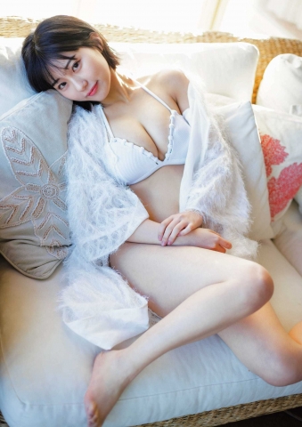 Miku Tanaka Going to a Resort with the Gravure Queen of the Idol World012