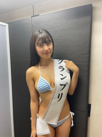 Moeka Arai a dazzling 20 year old with a beautiful plump body082