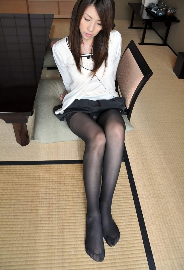 黒パンスト美脚12443.jpg