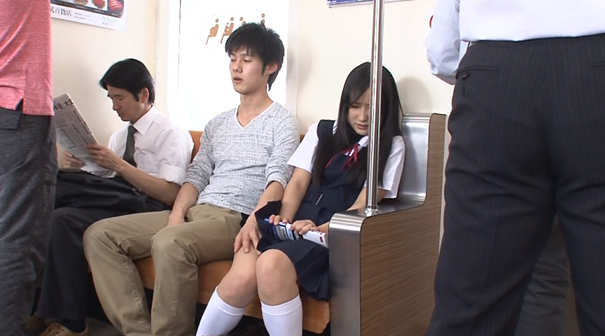 電車で隣に座ってる男からチカンされる女子生徒